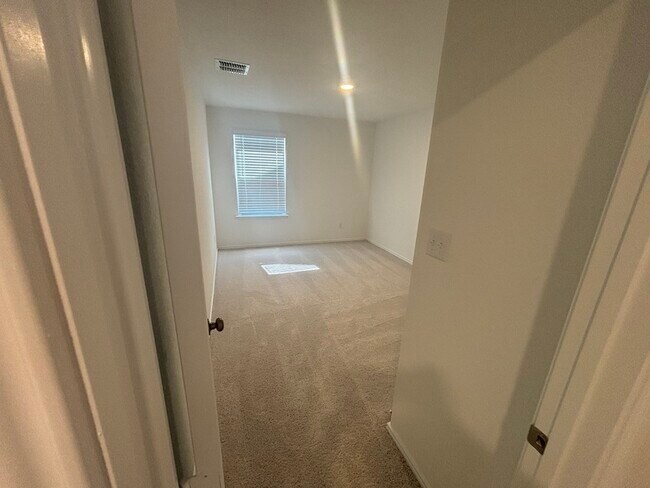 Building Photo - 148 Acorn Cir
