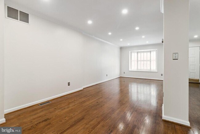Building Photo - 524 Kinsale Rd