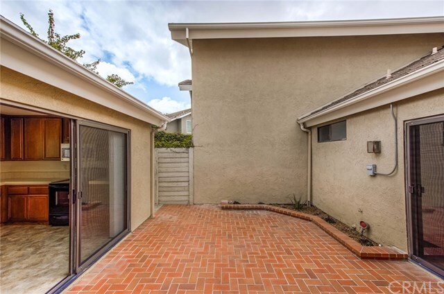 Building Photo - 12 Foxglen