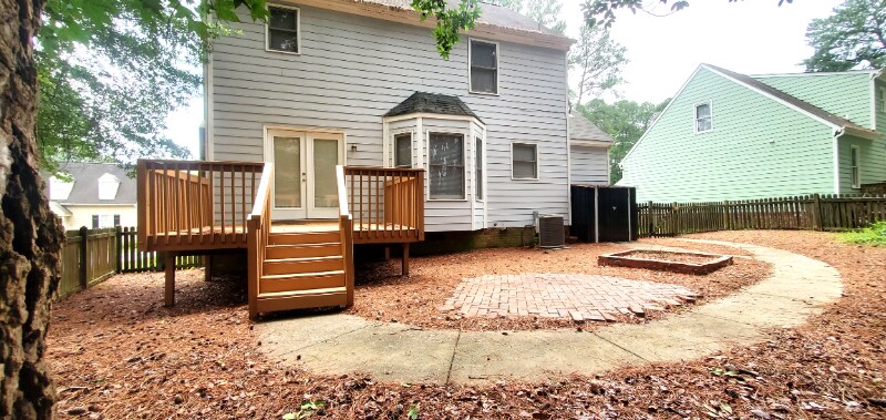 Building Photo - 7325 N Thorncliff Pl