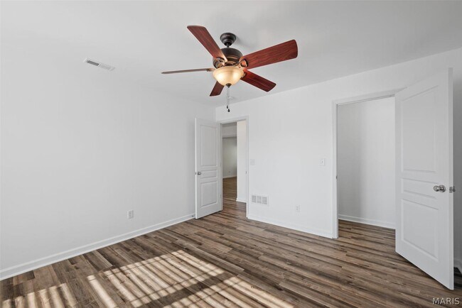 Building Photo - 499 Parkgate Dr