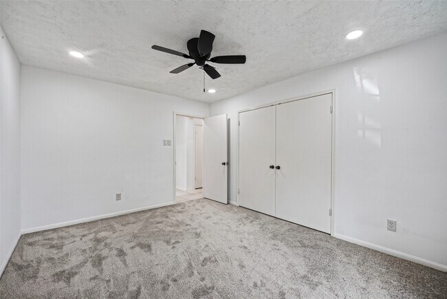 Building Photo - 3910 Chile Dr