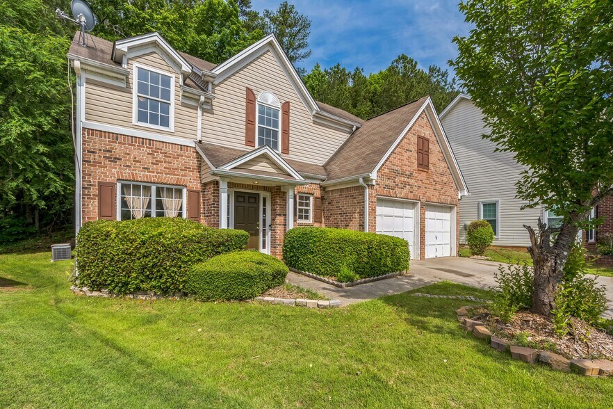 Building Photo - 2453 Lakebrooke Dr