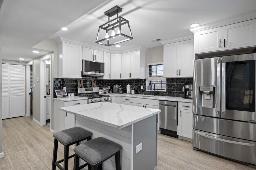 Building Photo - 207 Woodlawn Ave