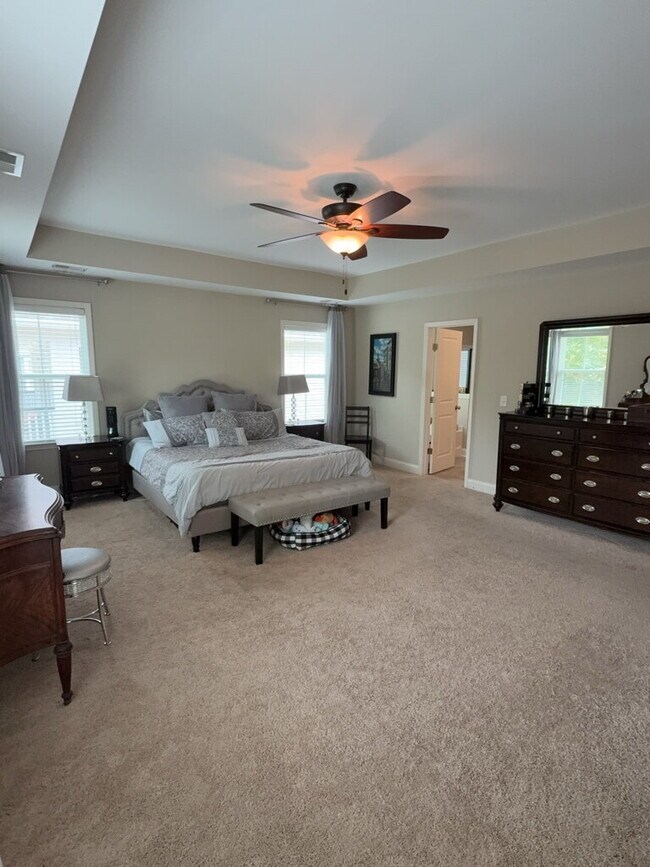 Building Photo - 302 Pond Hill Ct
