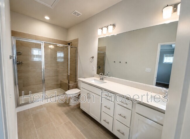 Building Photo - 3008 Oak Landing Dr