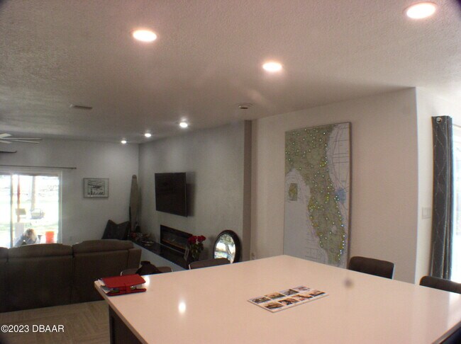 Building Photo - 8 Taxiway Lindy Loop