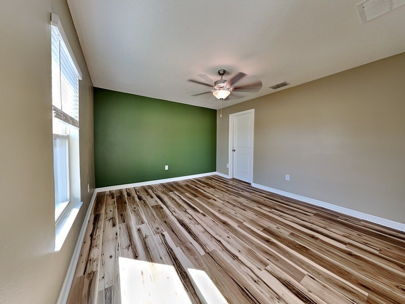 Building Photo - 14620 Dunrobin Dr