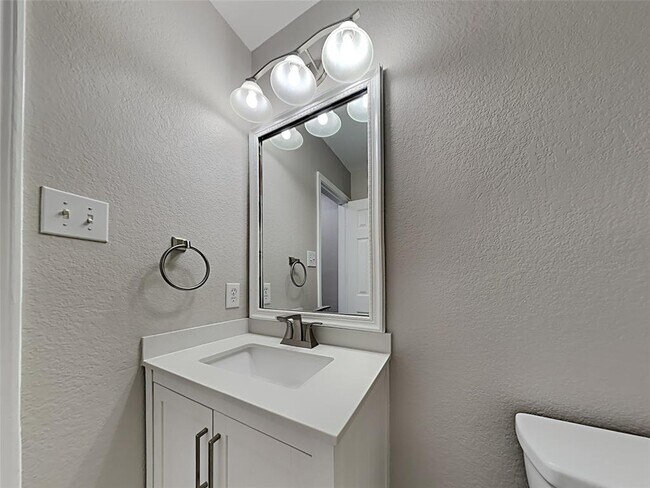 Building Photo - 8110 Stagewood Dr