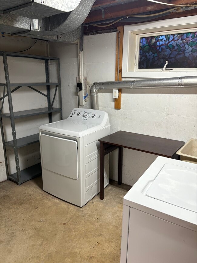 Building Photo - 22 Kentbury Way