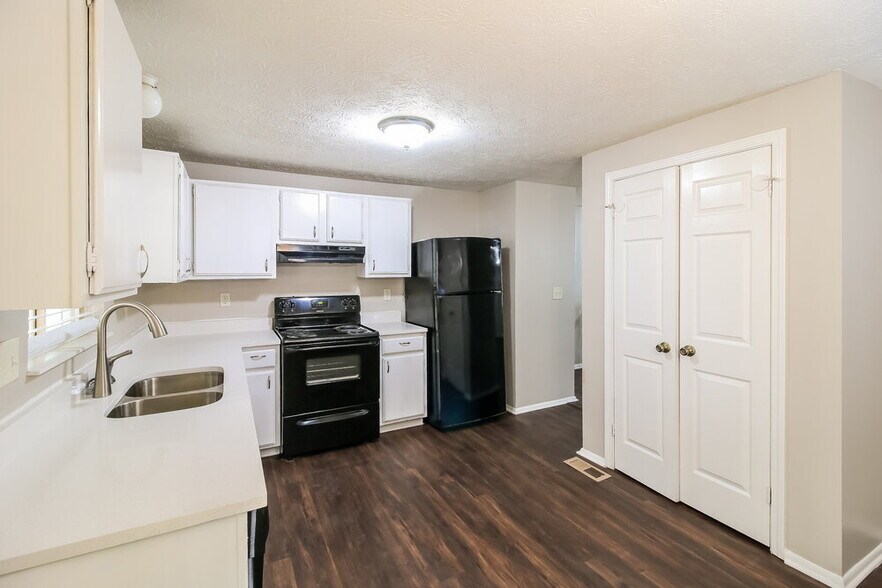 Building Photo - 6818 Graves Mill Dr