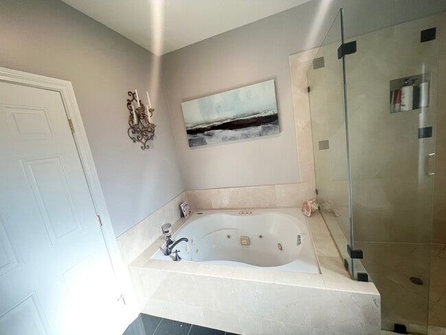 Master Bathroom Spa Tub - 6947 Jellico Ave