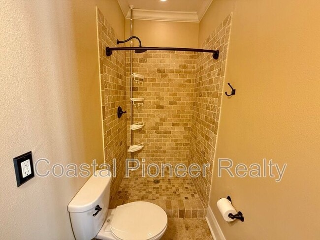 Building Photo - 5406 N Suwanee Ave