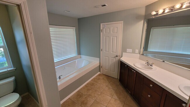 Building Photo - 17077 NW Elk Run Dr