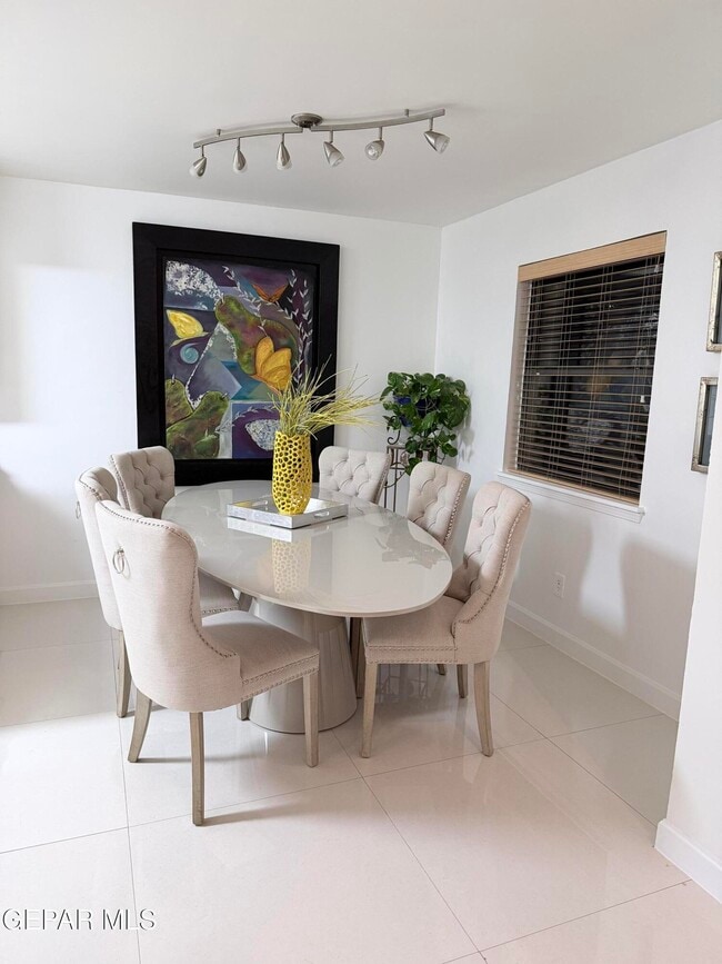 Building Photo - 6035 Bandolero Dr