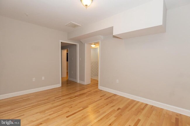 Building Photo - 212 W Burke St