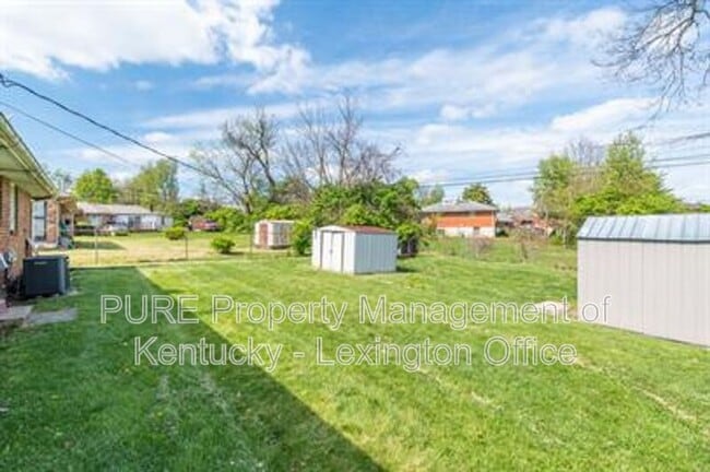Building Photo - 633 Carver Rd