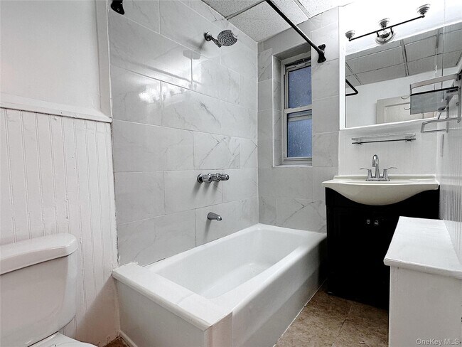 Building Photo - 153 Fifth Ave