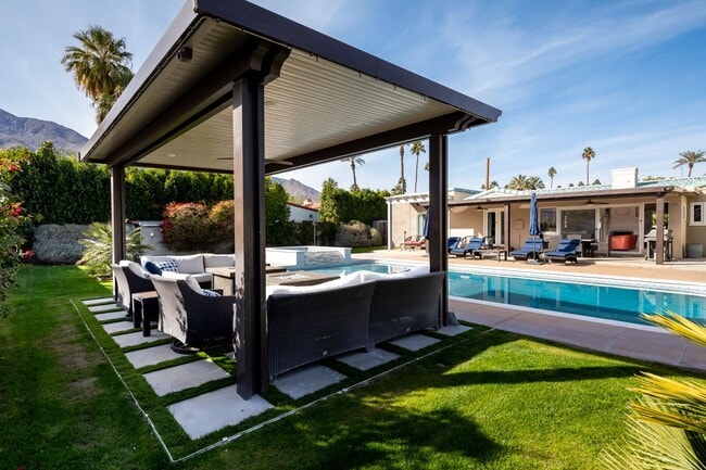 Building Photo - Movie Colony Oasis - Peaceful, Walk to Downtown (Monthly Only - No Long Term)