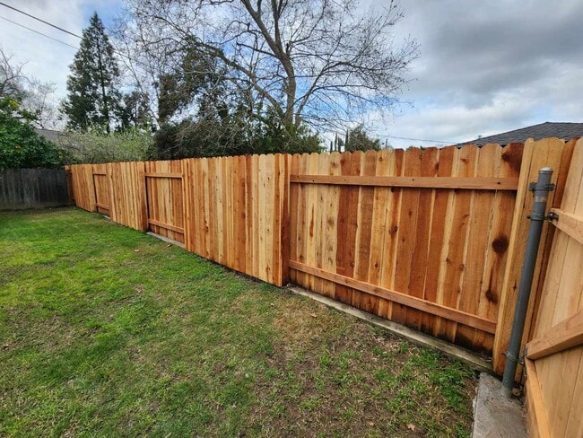 Building Photo - Move In Special: Central Roseville, Pool, Gardner Single Story Large Yard,  3 bedrooms, 2 baths, ...