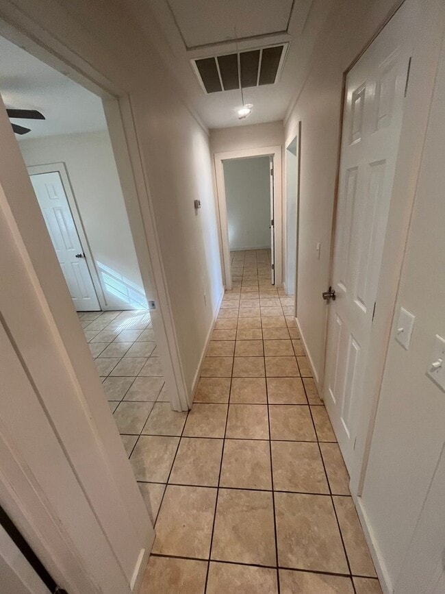 Building Photo - 3 Bed 1 Bath Brick Home