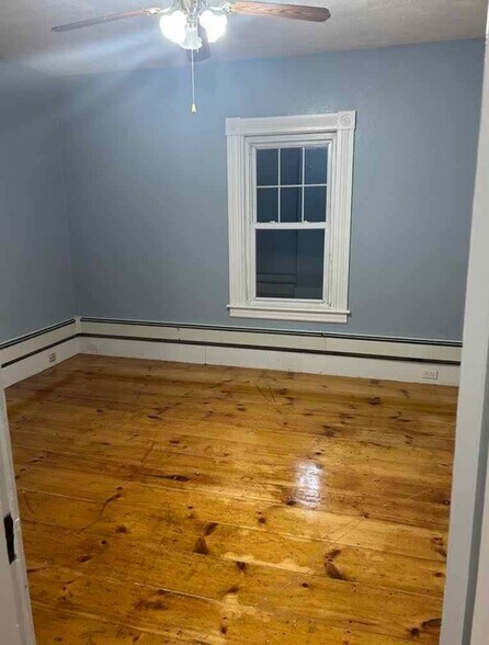 Building Photo - 474 Rollstone St