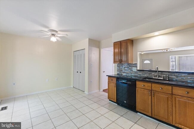 Building Photo - 14061 Oxbridge Inn Ct