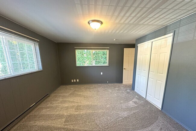 Building Photo - Bright and spacious 5bd 2 ba house in Edmo...