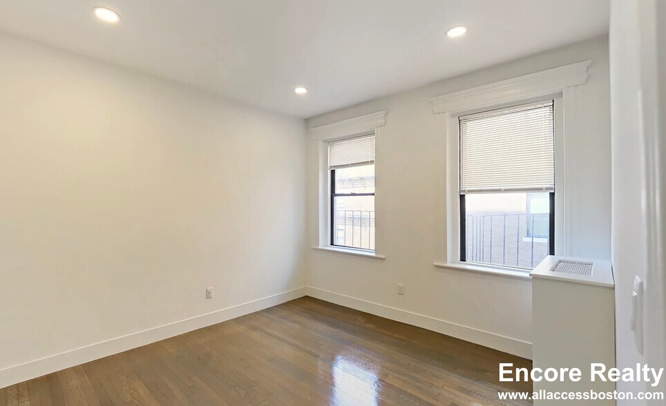 Building Photo - 11 Queensberry St