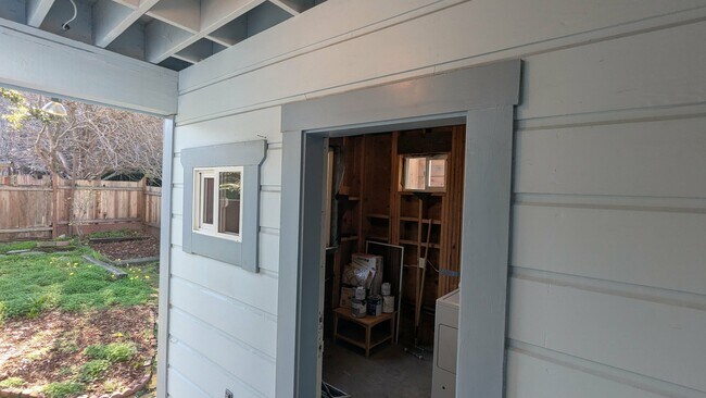 Building Photo - 816 Addison St