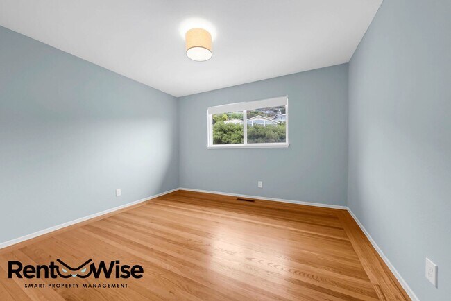 Building Photo - 315 Crestmont Dr