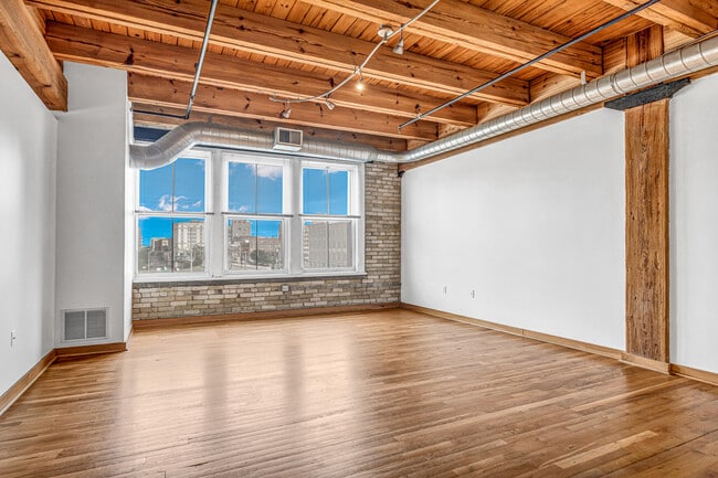 Building Photo - 413 N 2nd St