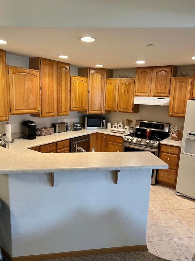 Building Photo - Brookfield Condo for Rent