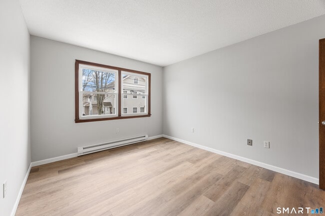 Building Photo - 46 N Cherry St