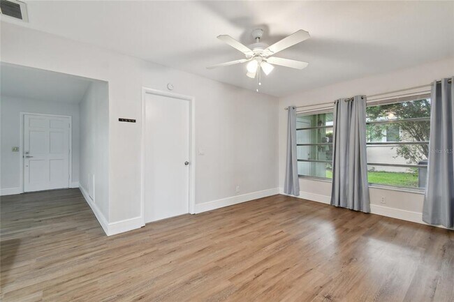 Building Photo - 2111 Lanai Ave