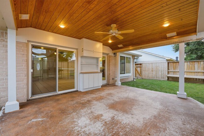 Building Photo - 18602 Lippizaner Dr