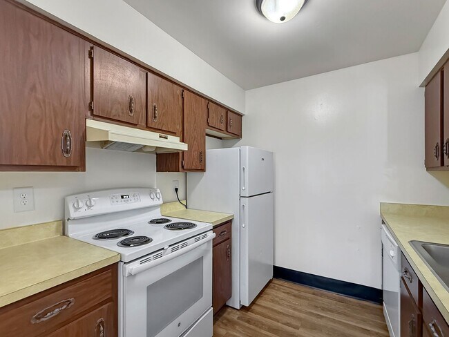 Building Photo - 5560 E Virginia St