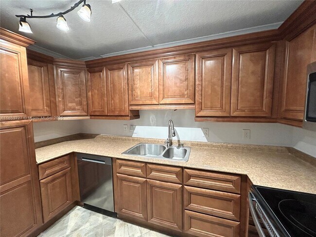Building Photo - 9410 Live Oak Pl