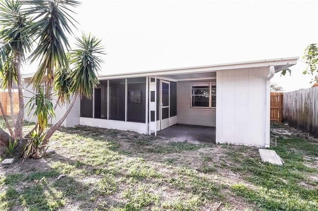 Building Photo - 6230 Westport Dr