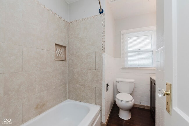 Building Photo - 6222 Kingsley Dr