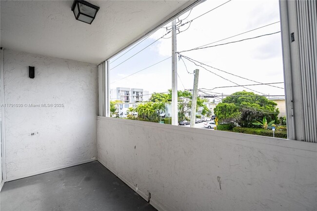 Building Photo - 7850 Byron Ave