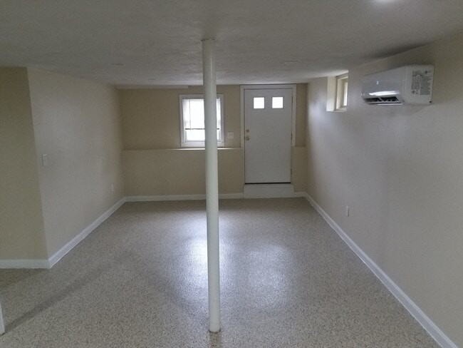 Building Photo - 121 King Philip Rd