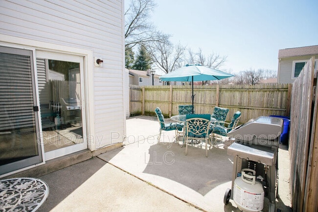 Building Photo - 207 Empress Ct