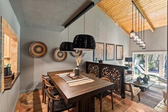 Building Photo - 228 NE 16th Ter