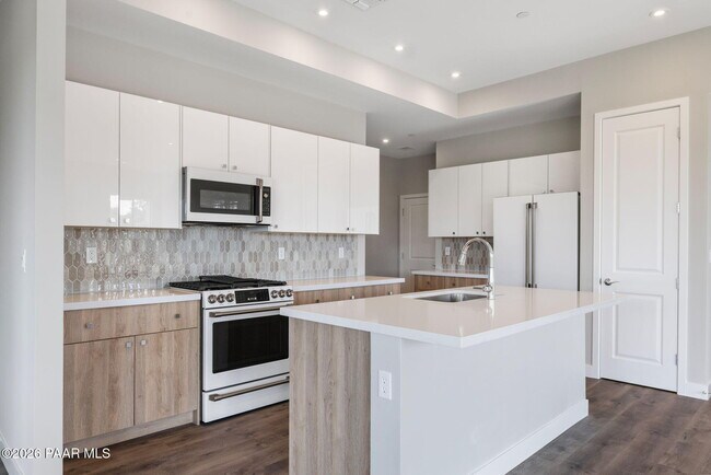 Building Photo - 1340 Rockwood Dr