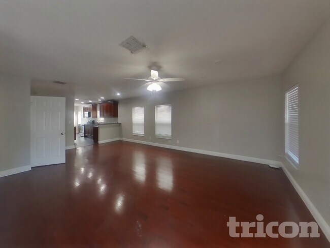 Building Photo - 1936 W Chestnut St