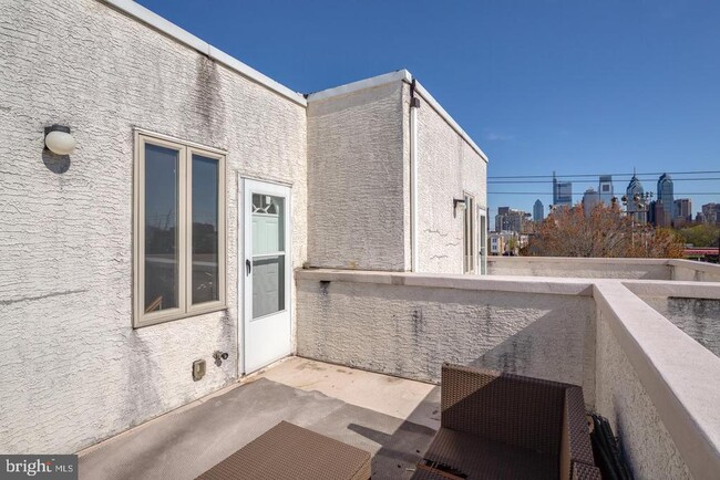 Building Photo - 1133 Dorrance St