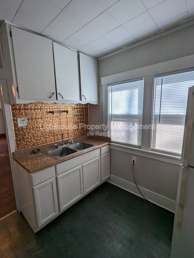 Building Photo - 449 24th St N