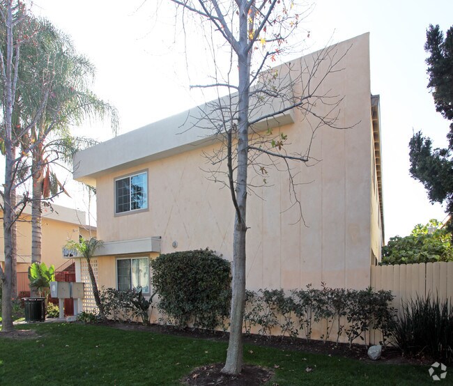 Building Photo - 1924 E Wilson Ave