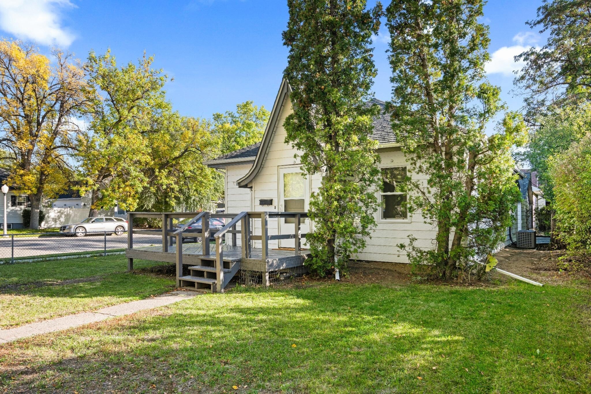 Building Photo - 402 Burlington Ave